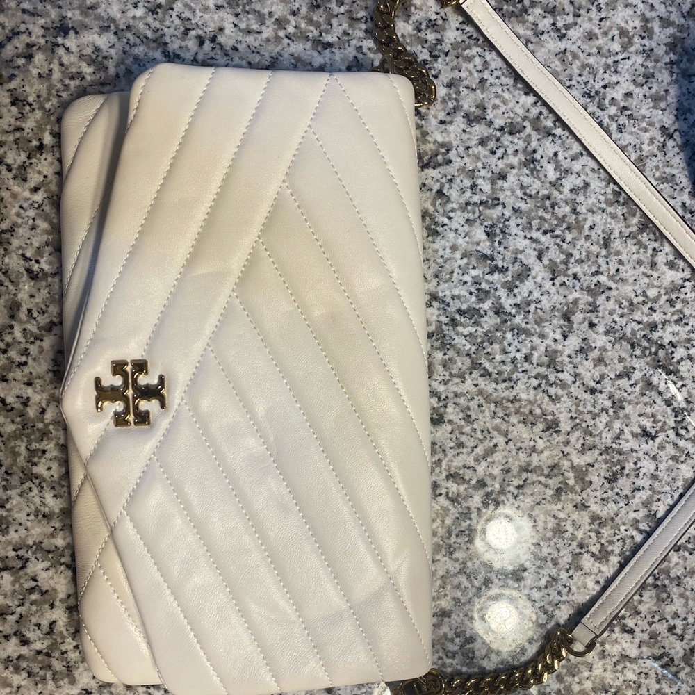 Kira Chevron Chain Wallet